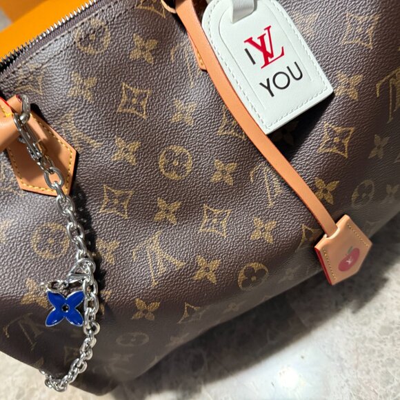 STUNNING Fashion Satchel with shoulder strap and bag charms w/LV Bag! - Picture 2 of 8